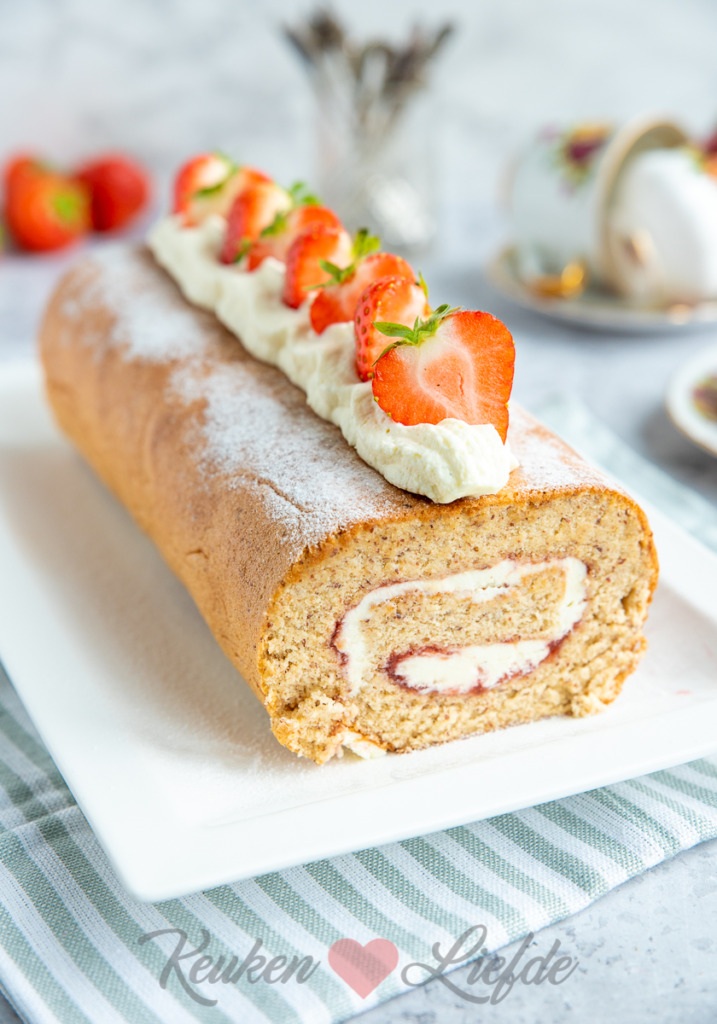 Vanille-aardbeienrol (uit Franse taartjes klein en groot) Vanille-aardbeienrol (uit Franse taartjes klein en groot)