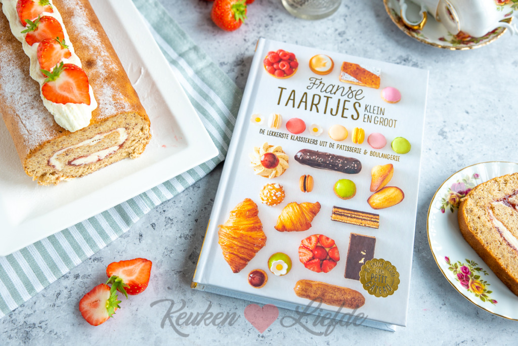 Vanille-aardbeienrol (uit Franse taartjes klein en groot) Vanille-aardbeienrol (uit Franse taartjes klein en groot)