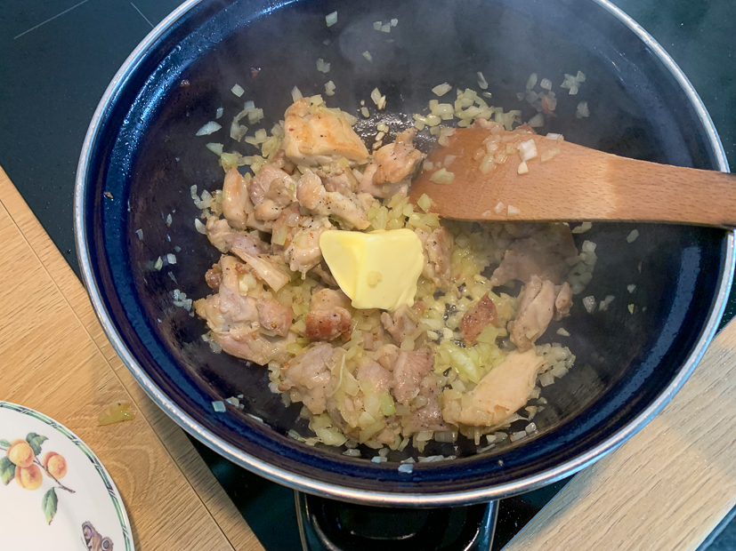 Kippannetje met champignonroomsaus en prei Kippannetje met champignonroomsaus en prei