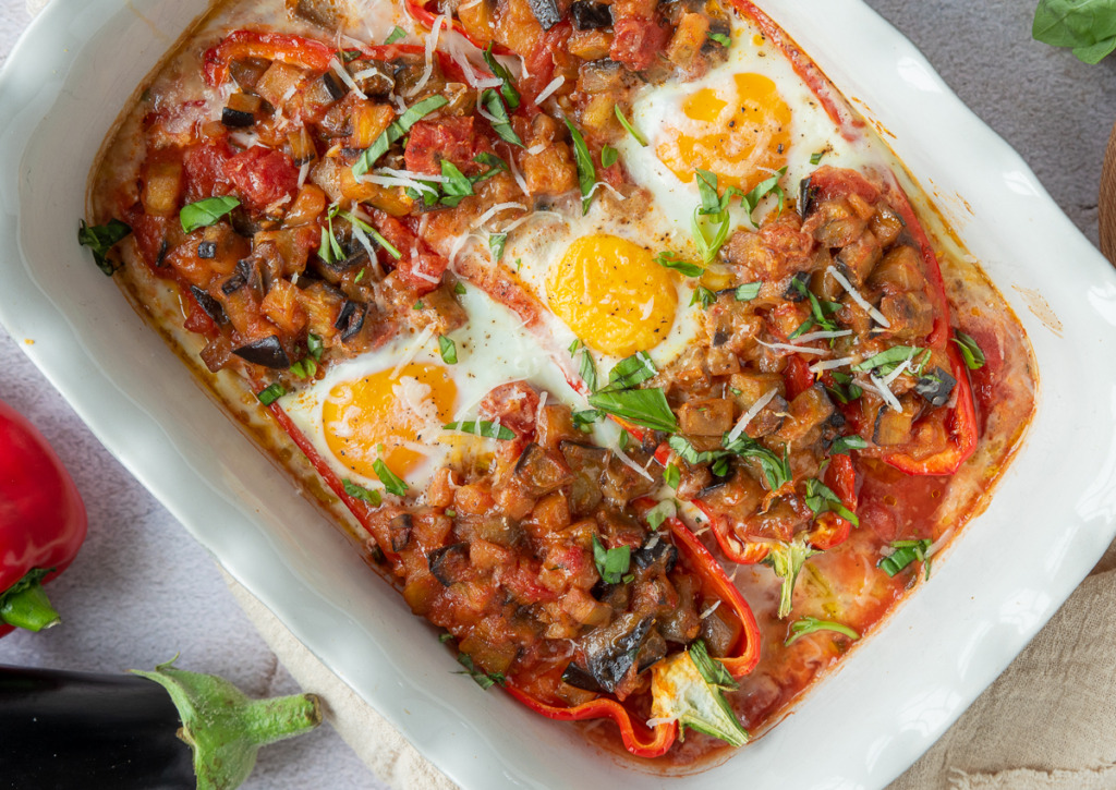 Gevulde puntpaprika met aubergine en ei Gevulde puntpaprika met aubergine en ei