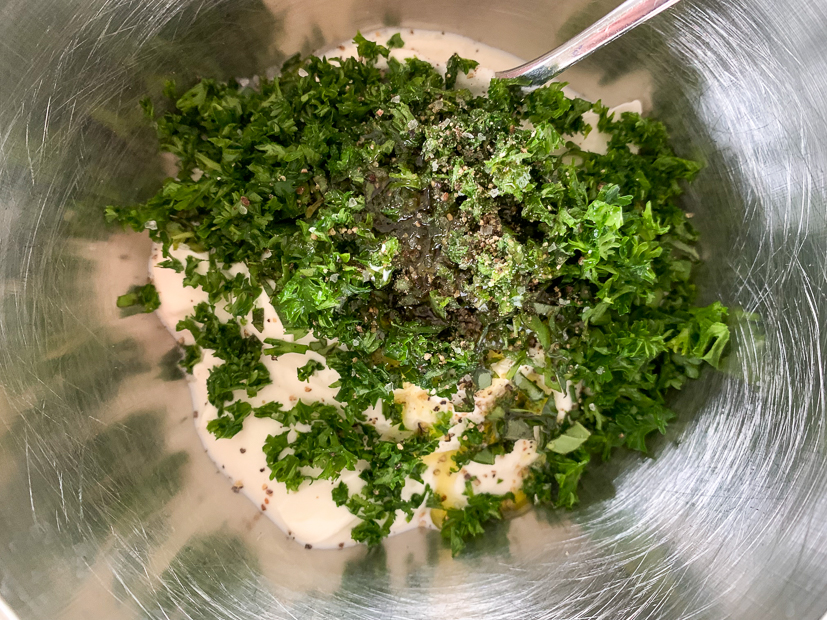 Kwarkdip met tuinkruiden Kwarkdip met tuinkruiden