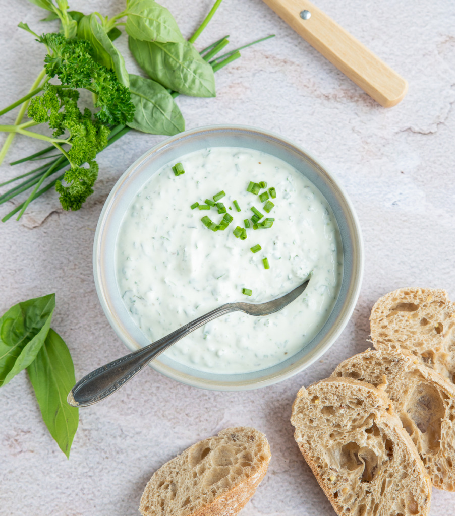 Kwarkdip met tuinkruiden Kwarkdip met tuinkruiden