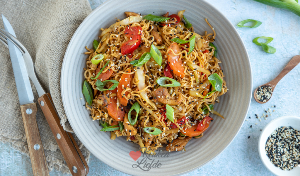 Teriyaki noedels met kip en groenten
