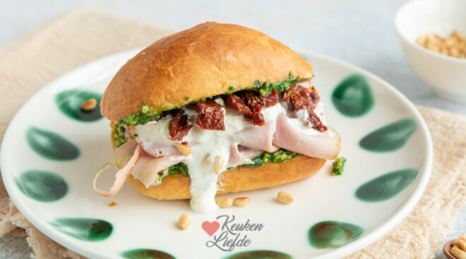 Pistolet met ham, burrata en pesto