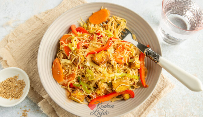 Sweet chili woknoedels met tofu