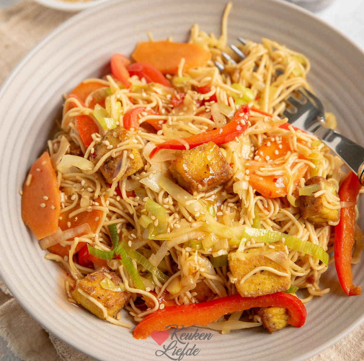 Sweet chili woknoedels met tofu