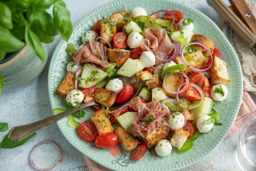 Panzanella met meloen en parmaham Panzanella met meloen en parmaham
