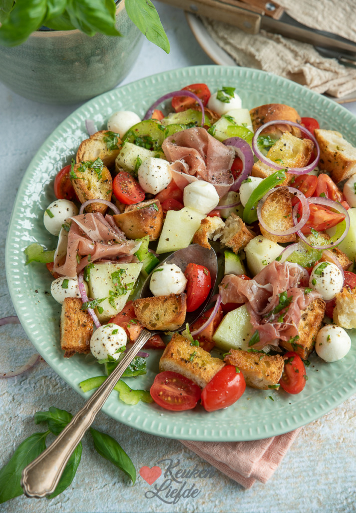 Panzanella met meloen en parmaham Panzanella met meloen en parmaham