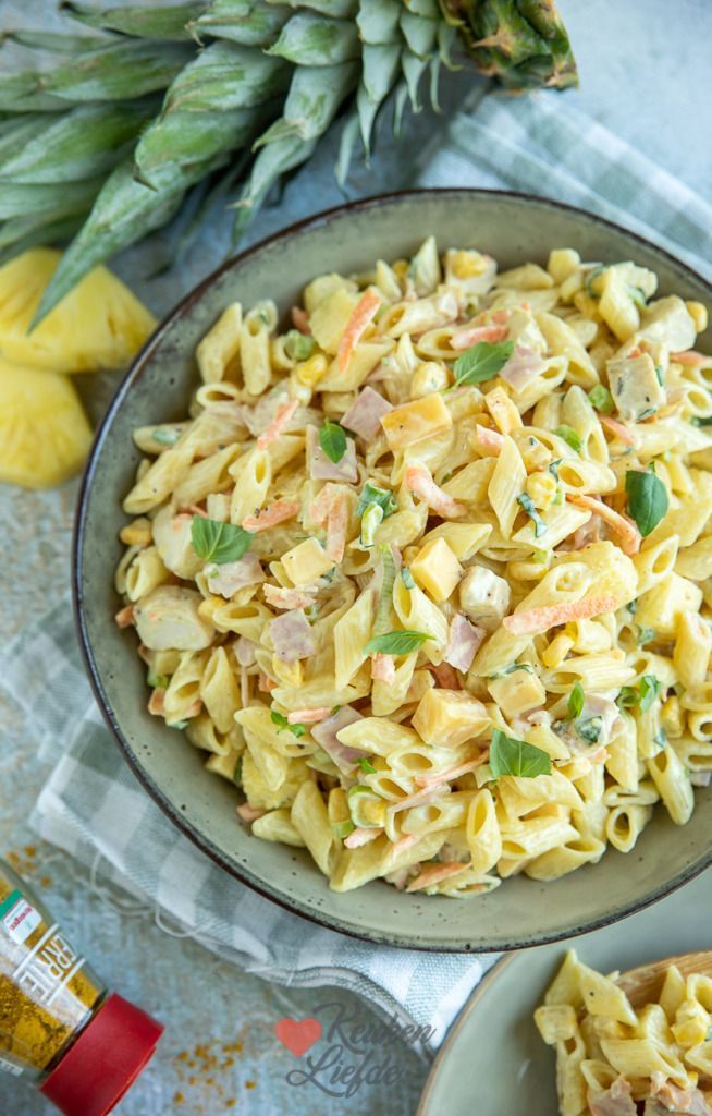 Pastasalade Hawaï met kip en ananas Pastasalade Hawaï met kip en ananas
