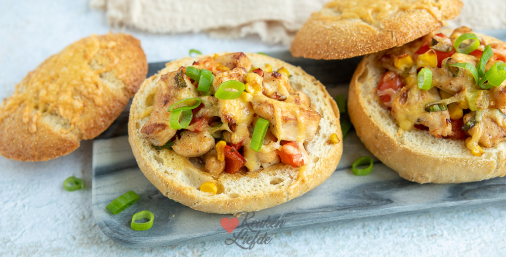 Gevulde Italiaanse bol met kip