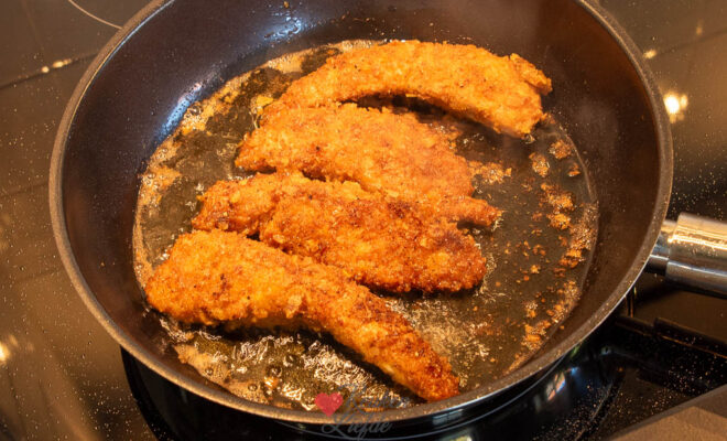 Bak de chicken tenders goudbruin