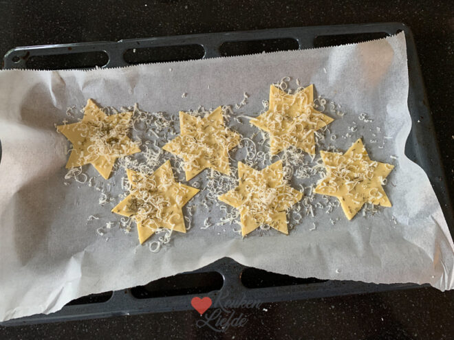 Tomaat-paprikasoep met bladerdeegsterren