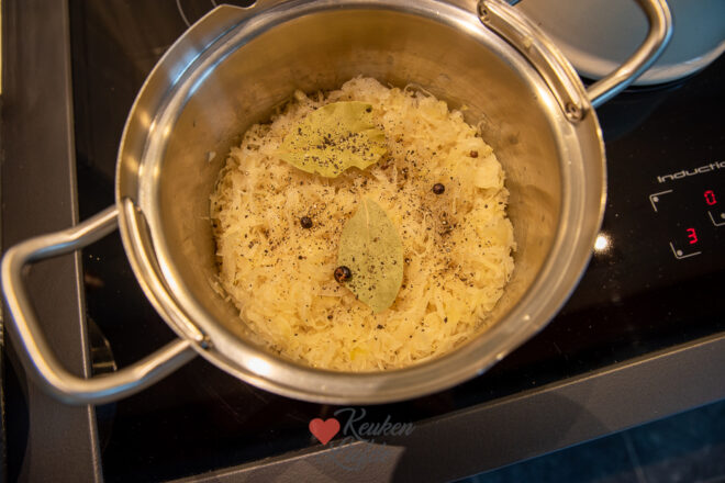 Zuurkool met spek en casselerib