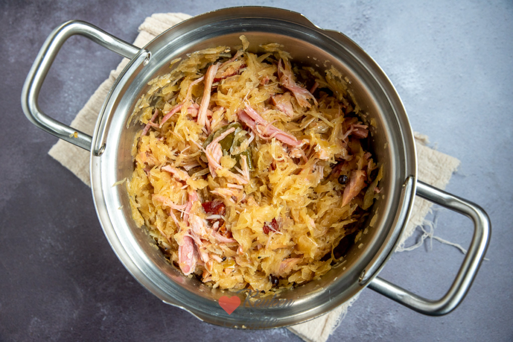 Zuurkool met spek en casselerib