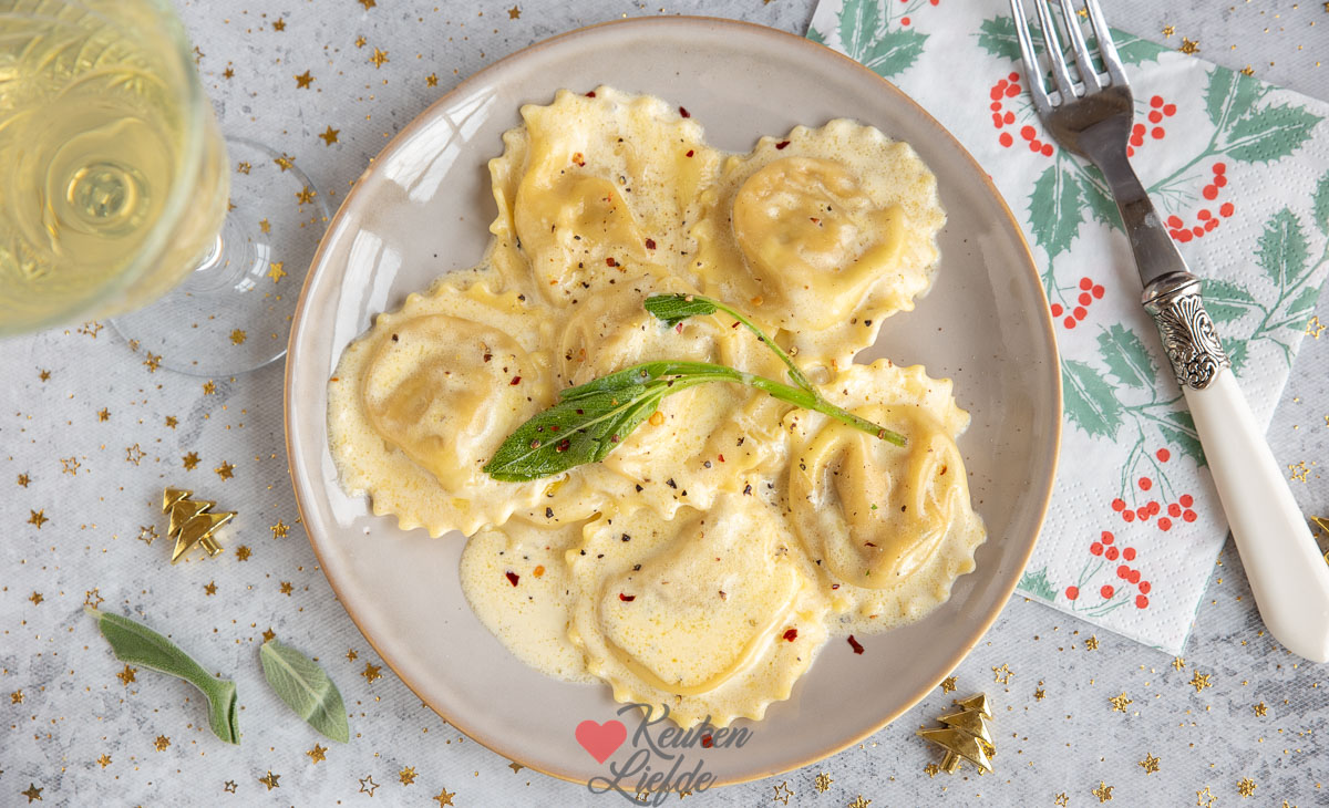 Pompoenravioli met salie-botersaus