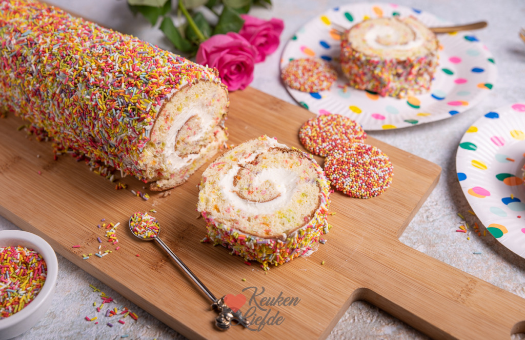 Confetti-cakerol (uit Heel Holland Bakt Kinderbakboek)