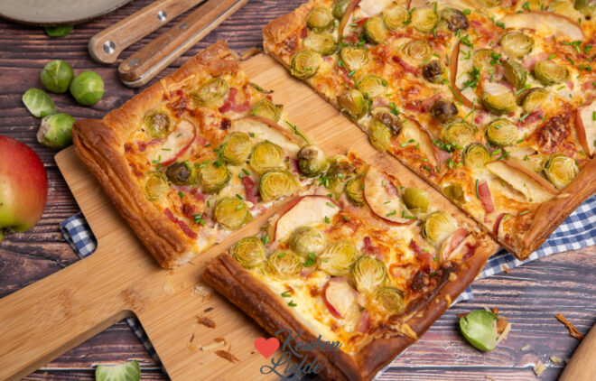 Bladerdeeg flammkuchen met spruitjes en appel