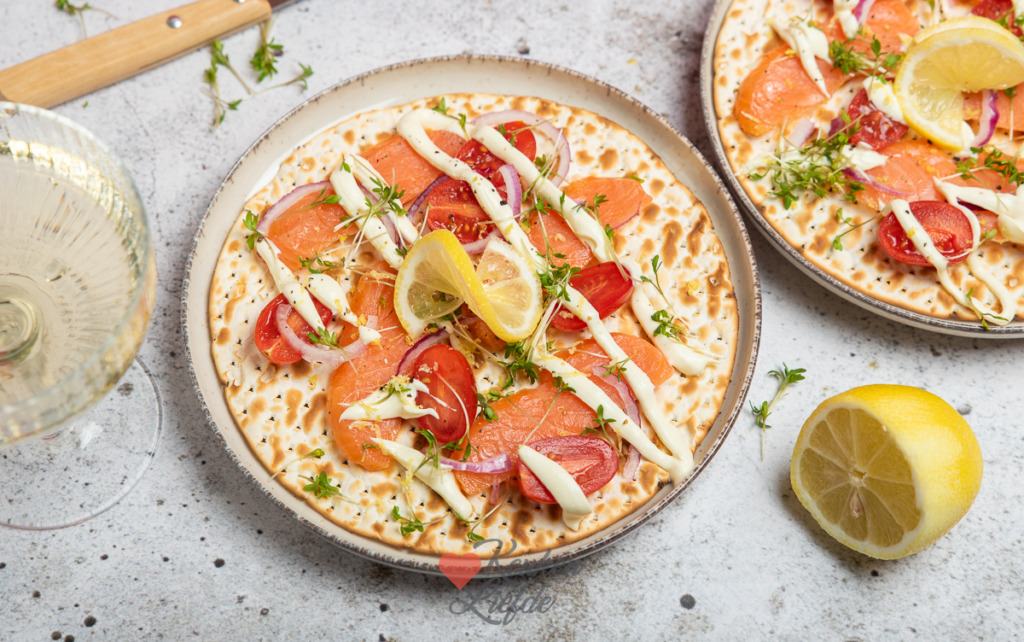 Matzepizza met zalm (uit Het Hele Jaar Feest)