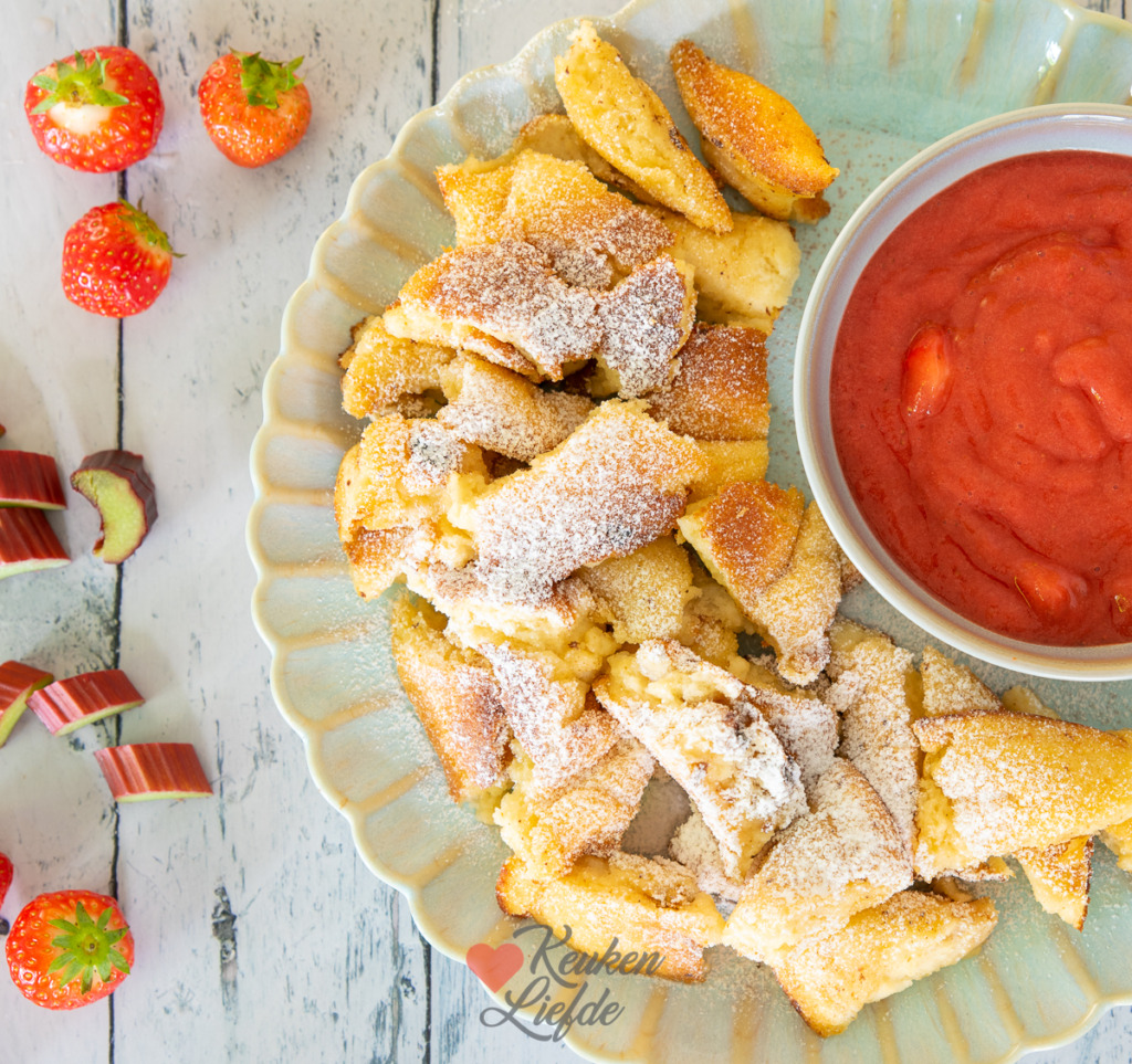 pruimencompote Kaiserschmarrn met aardbei en rabarbercompote
