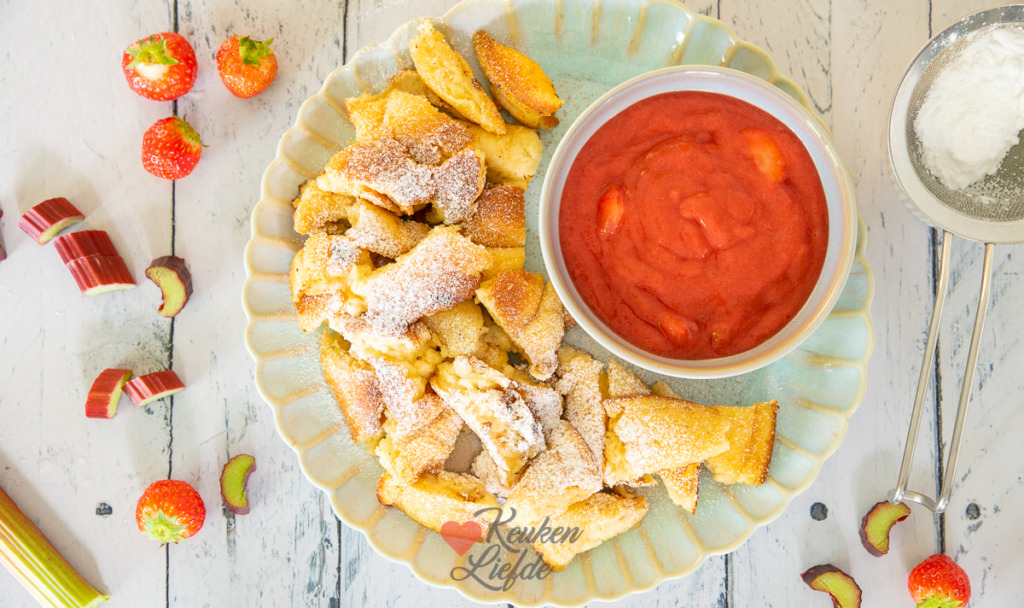 pruimencompote Kaiserschmarrn met aardbei en rabarbercompote