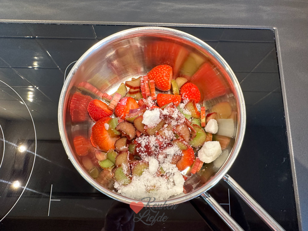 Kaiserschmarrn met aardbei en rabarbercompote Kaiserschmarrn met aardbei en rabarbercompote