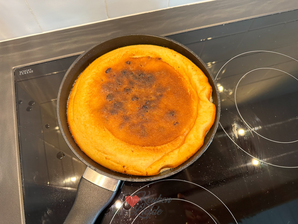 Kaiserschmarrn met aardbei en rabarbercompote Kaiserschmarrn met aardbei en rabarbercompote