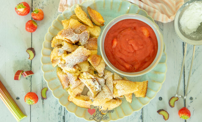 Kaiserschmarrn met aardbei-rabarbercompote