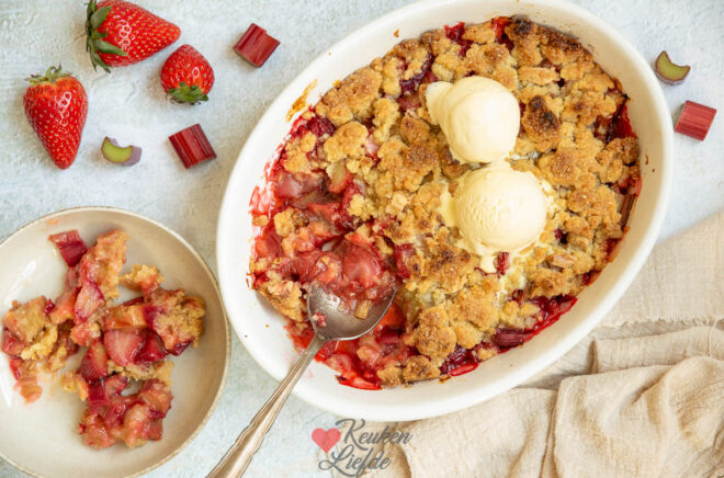 Rabarber crumble met aardbei