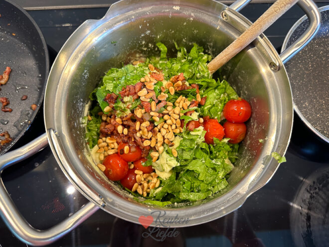 Roer alle ingrediënten voor de stamppot door elkaar