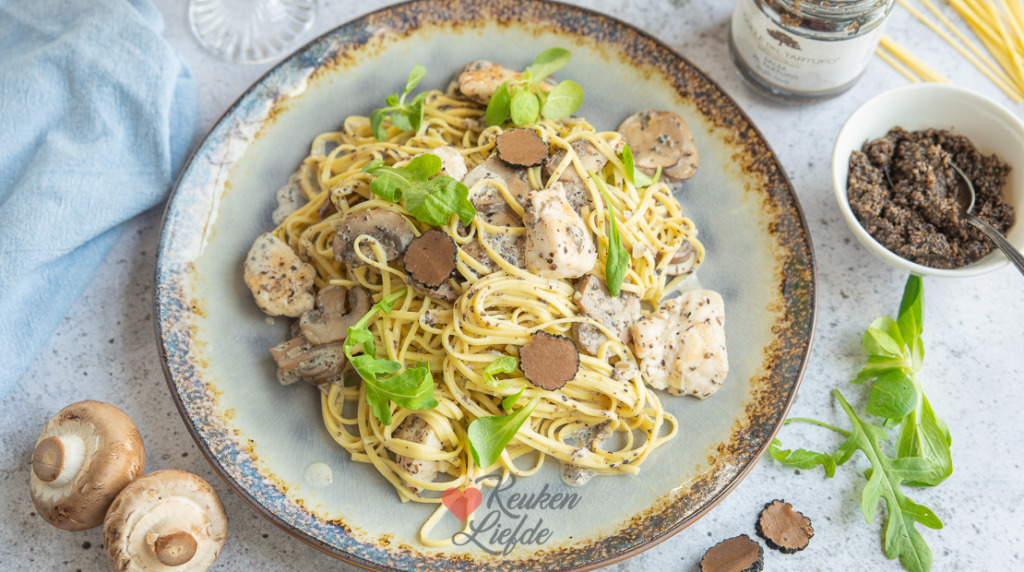 Pasta met truffel, champignons en kip