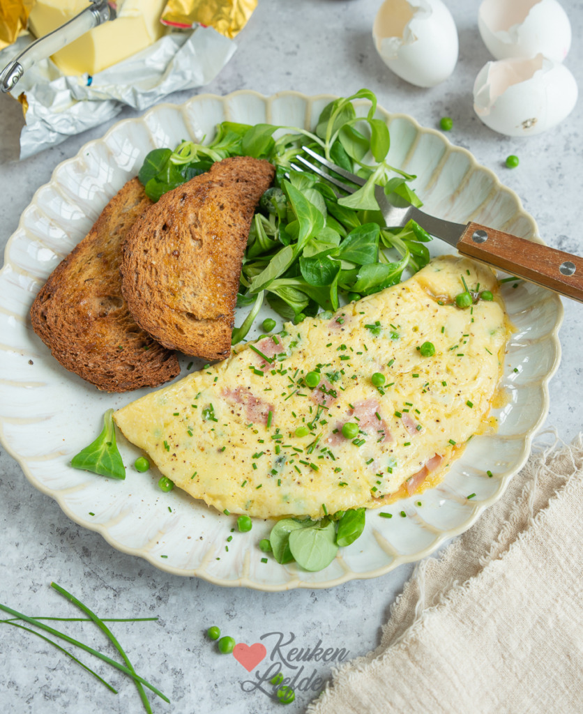 Omelet met ham en doperwten Omelet met ham en doperwten
