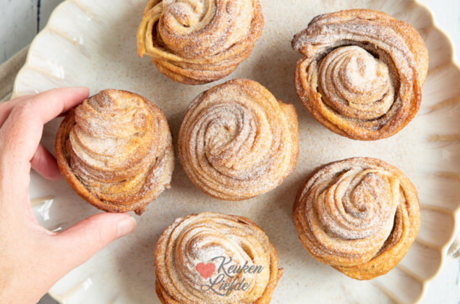 Cruffins met kaneelsuiker