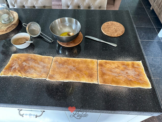 Cruffins met kaneelsuiker