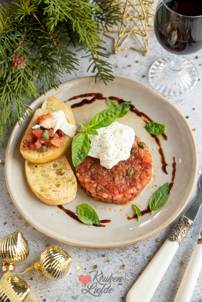 Tomatentartaar met burrata Tomatentartaar met burrata
