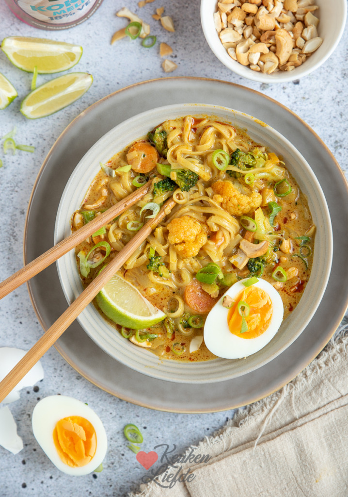 Currysoep met noedels Currysoep met noedels