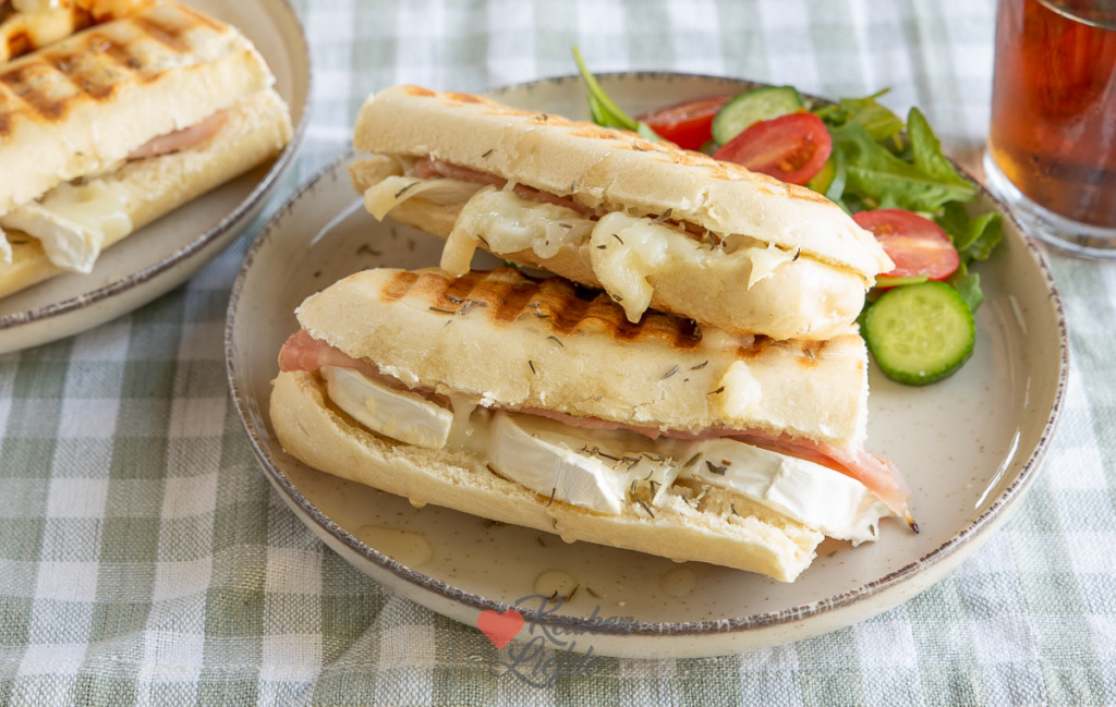 Panini met ham en geitenkaas