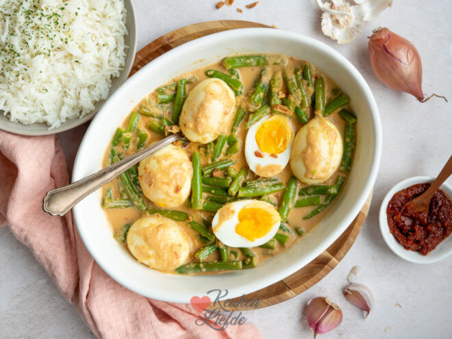 Sambal goreng telor met sperzieboontjes