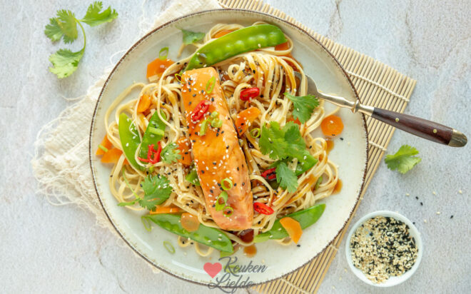 Zalm teriyaki noedels