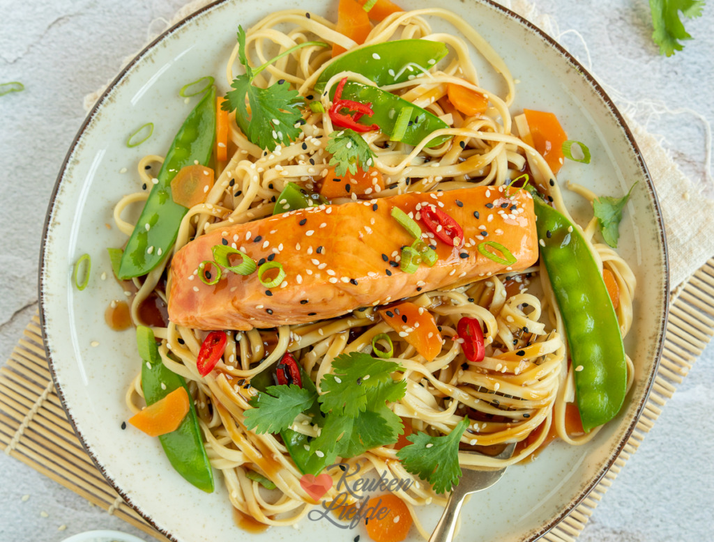 Zalm teriyaki noedels