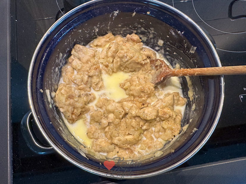 Kip in mosterd-dilleroomsaus