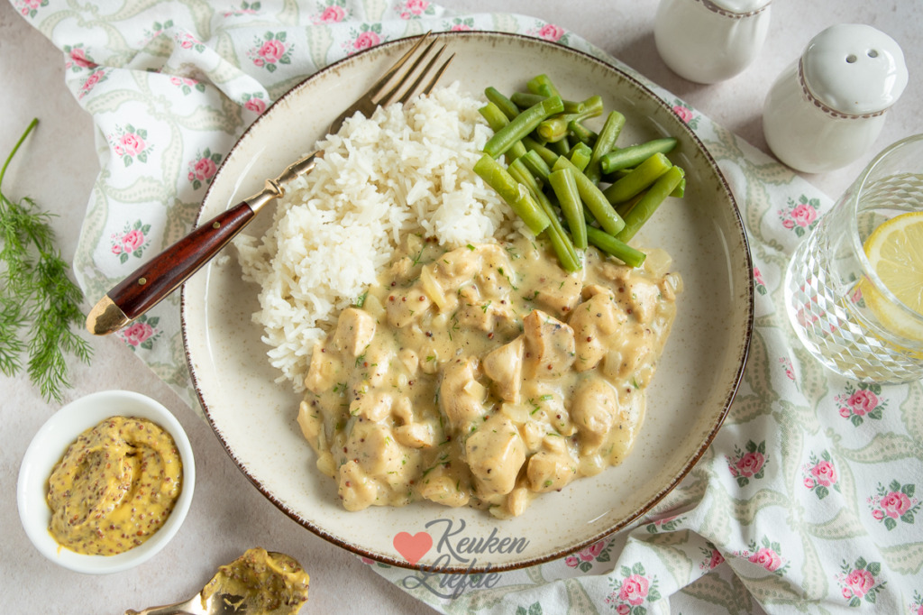 Kip in mosterd-dilleroomsaus