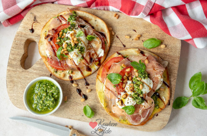 Tostada caprese met parmaham