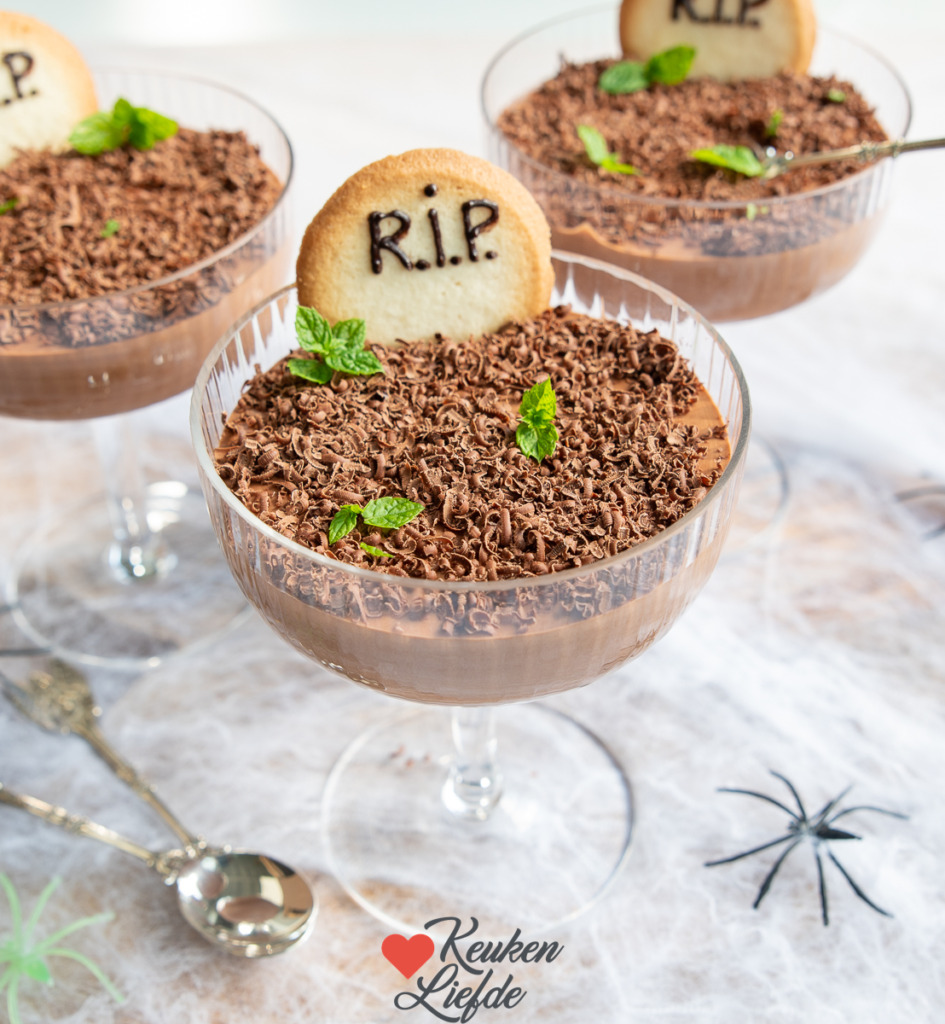 Halloween chocolademousse toetje Halloween chocolademousse toetje