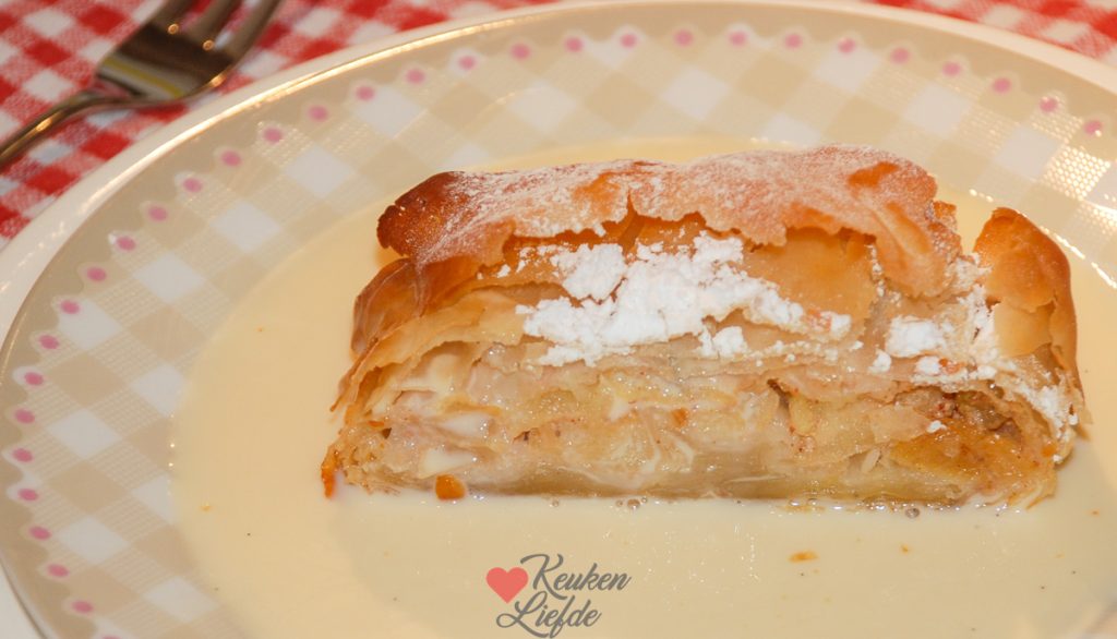 Apfelstrudel met vanillesaus