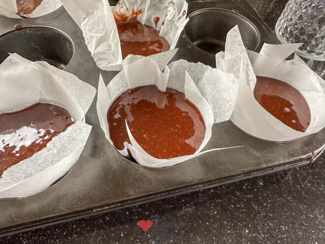 Vul muffinholtes met beslag