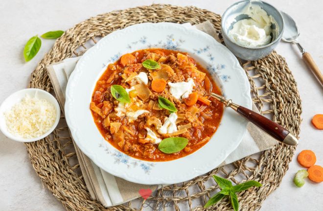 Serveer de lasagnesoep