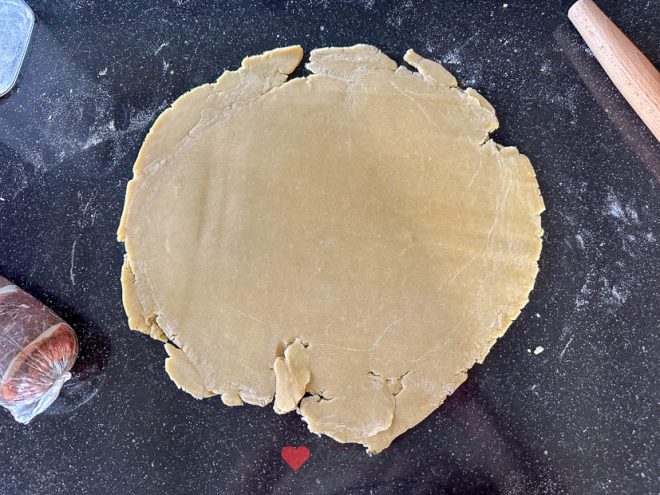 Rol het bladerdeeg uit