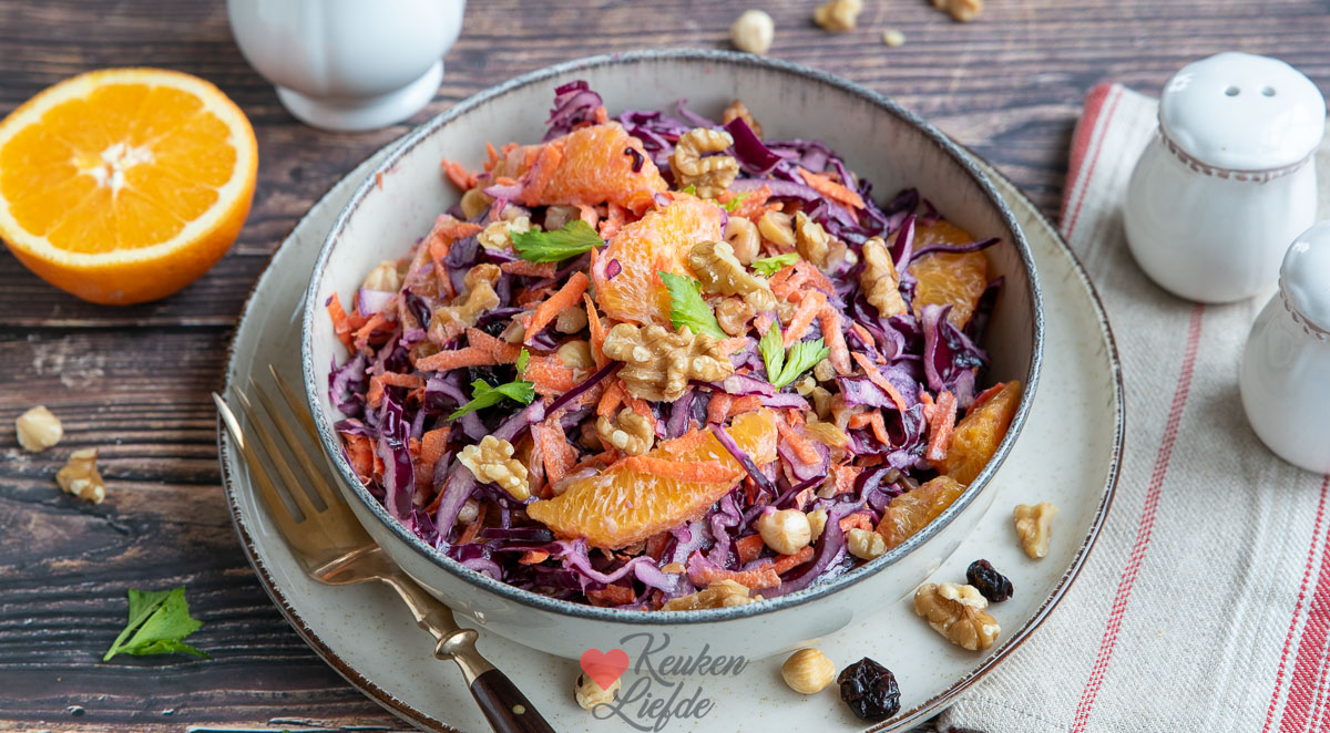 Winterse rodekoolsalade met sinaasappel