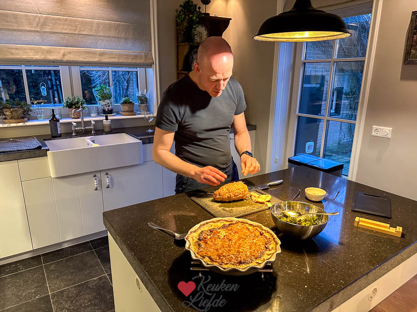 Johan kookt kiprollade met broccoli en aardappelgratin