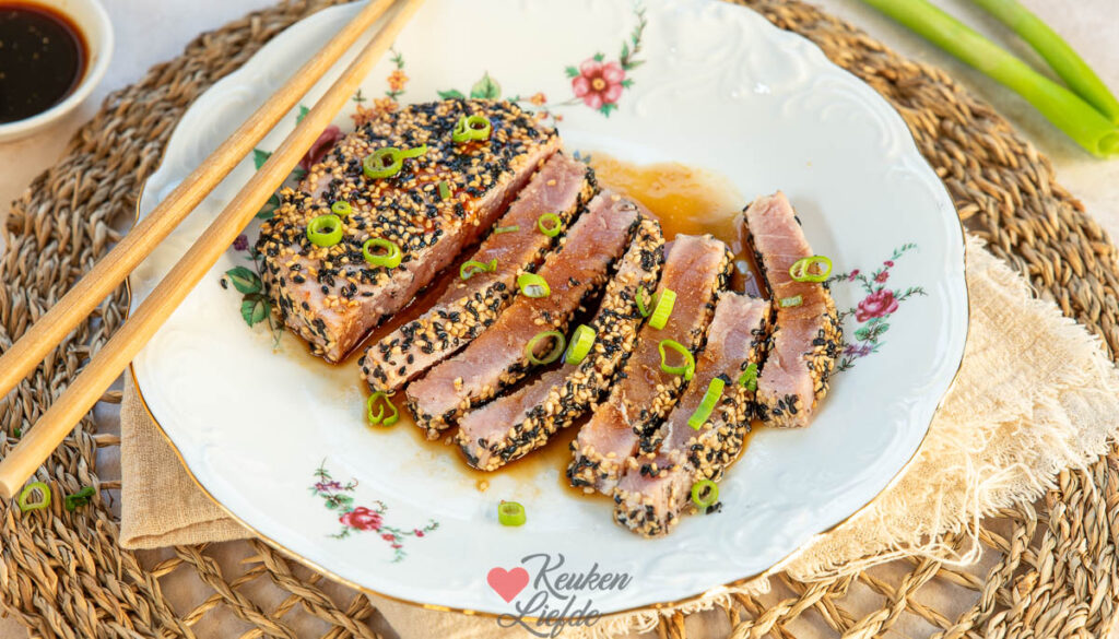 Tonijnsteak bakken met sesamkorst